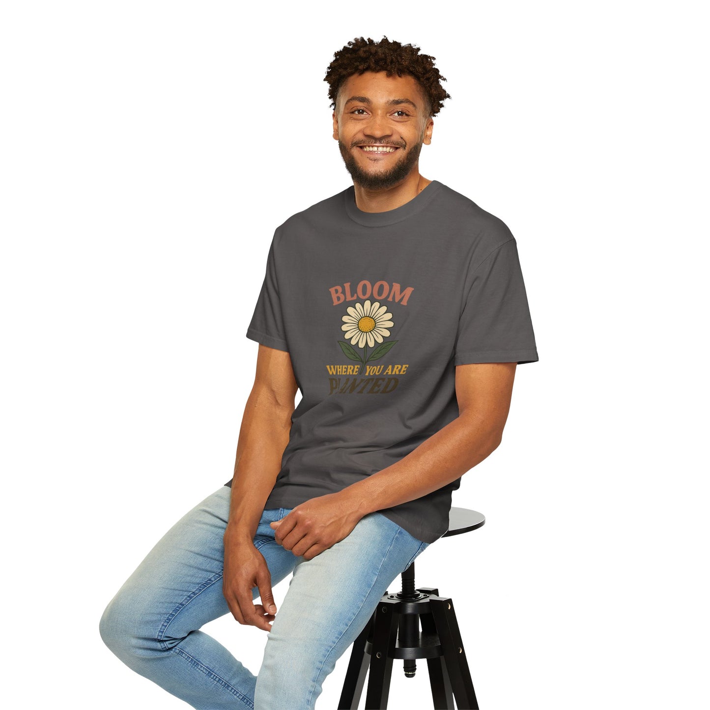 T-Shirt with Vintage Vibes Graphic Print