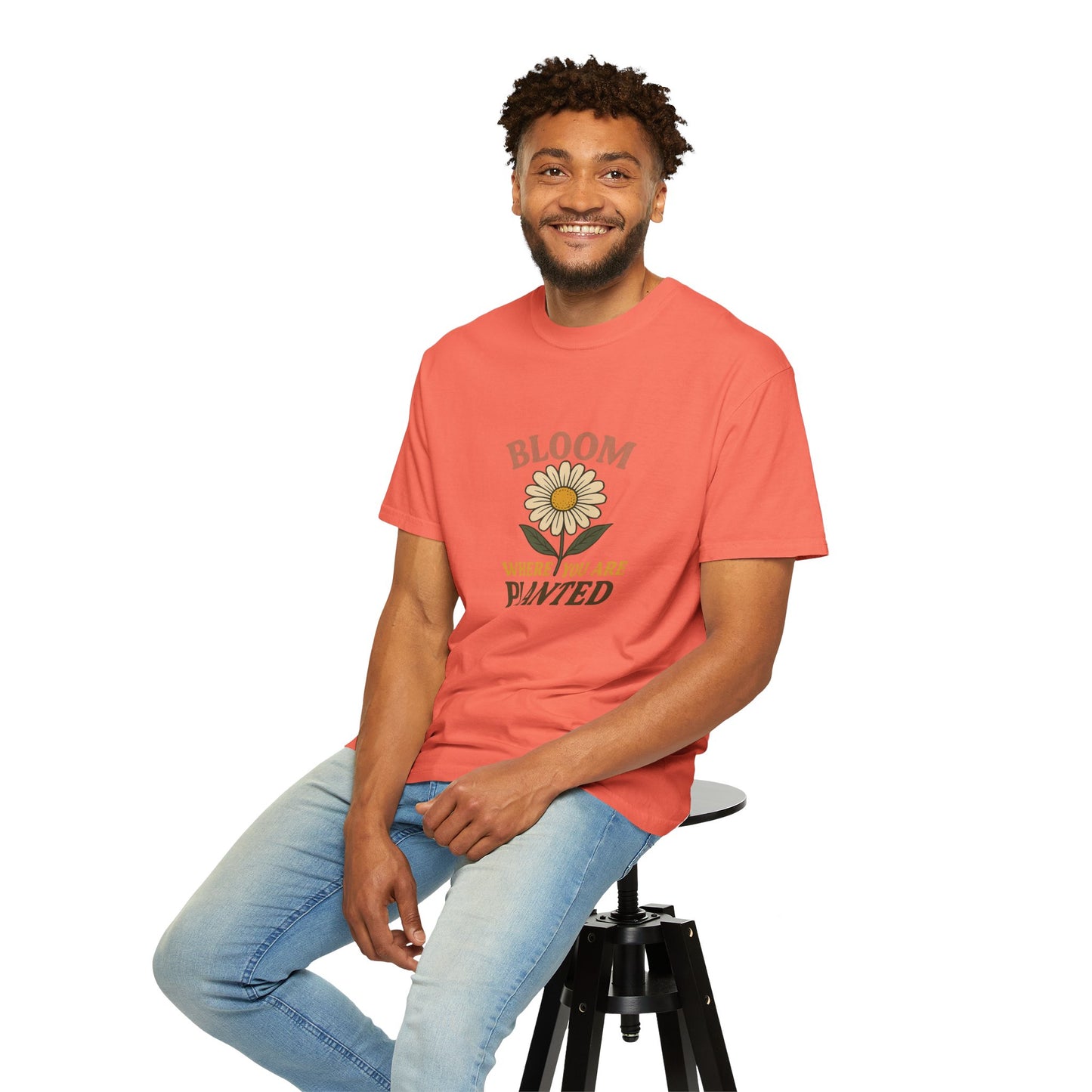 T-Shirt with Vintage Vibes Graphic Print