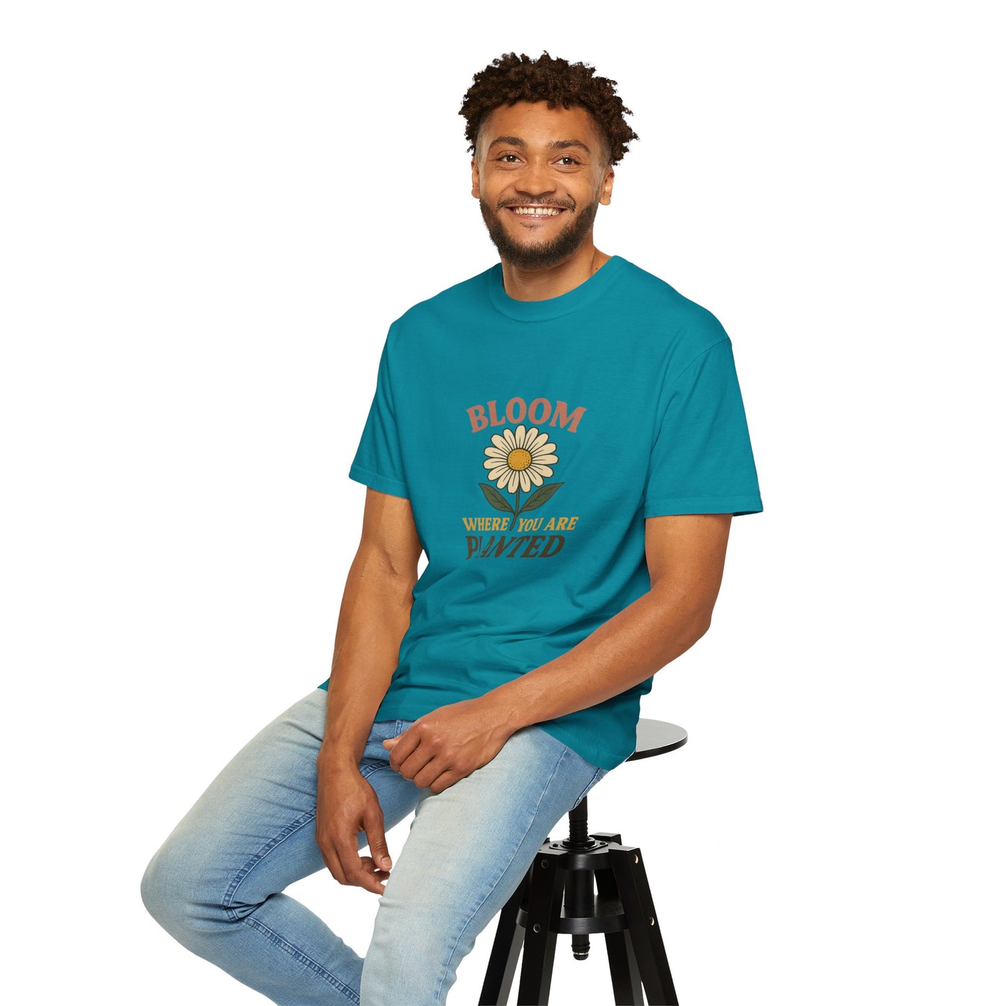 T-Shirt with Vintage Vibes Graphic Print
