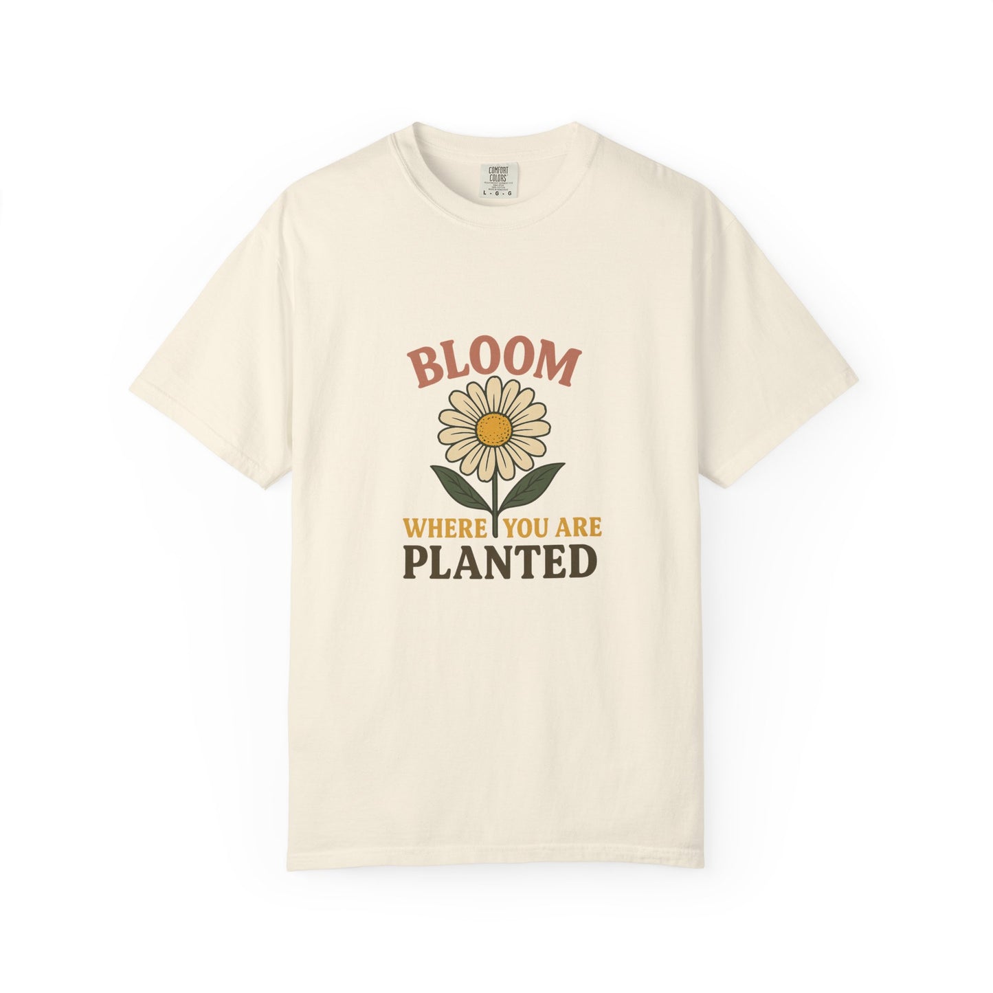 T-Shirt with Vintage Vibes Graphic Print