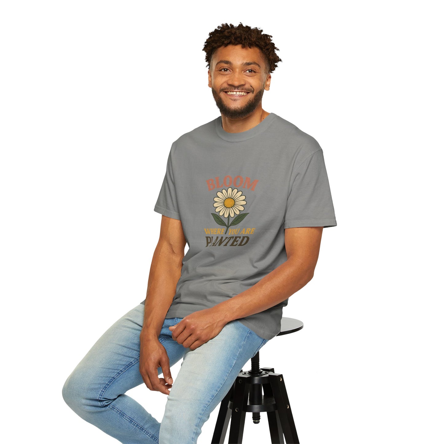 T-Shirt with Vintage Vibes Graphic Print