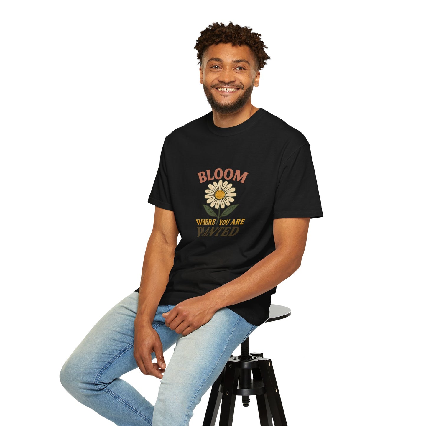 T-Shirt with Vintage Vibes Graphic Print