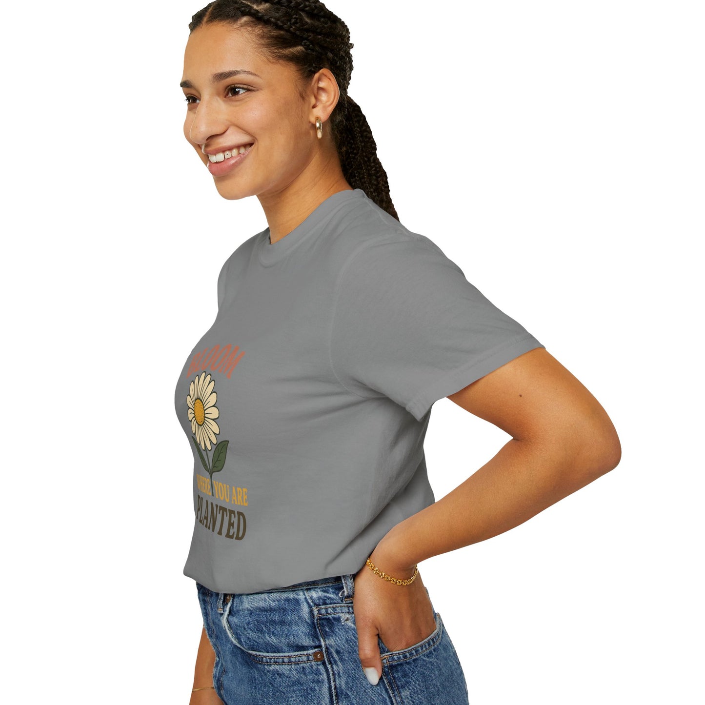 T-Shirt with Vintage Vibes Graphic Print