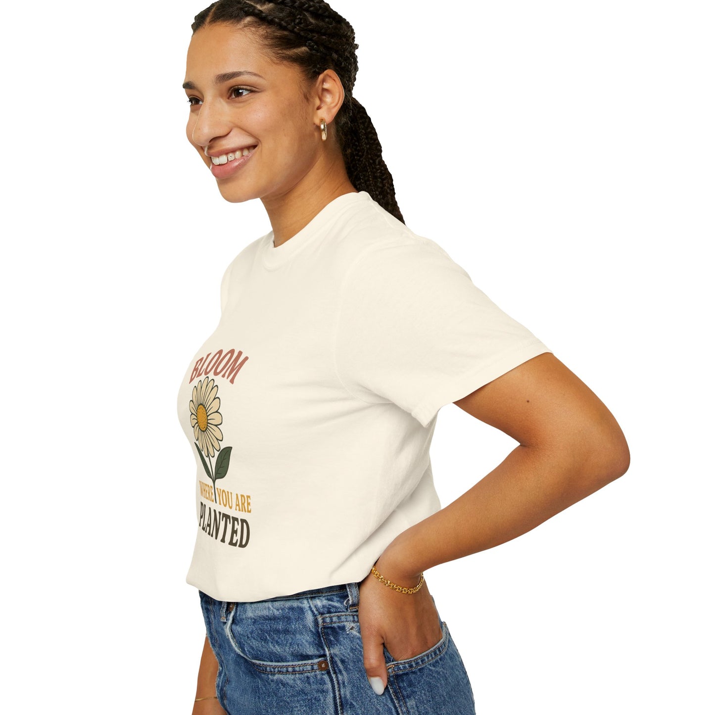 T-Shirt with Vintage Vibes Graphic Print