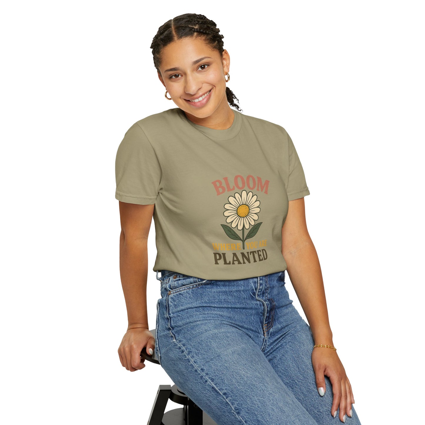 T-Shirt with Vintage Vibes Graphic Print