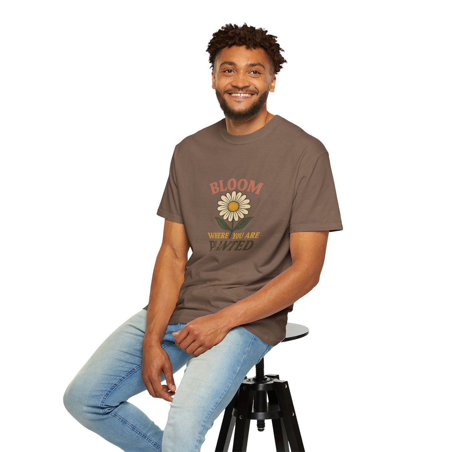 T-Shirt with Vintage Vibes Graphic Print