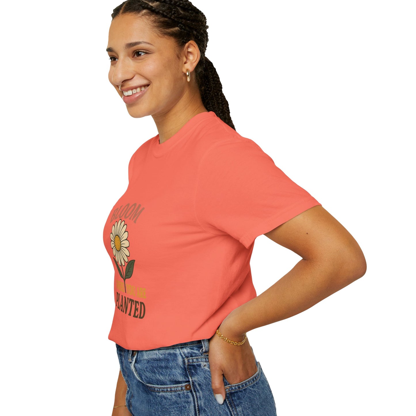 T-Shirt with Vintage Vibes Graphic Print