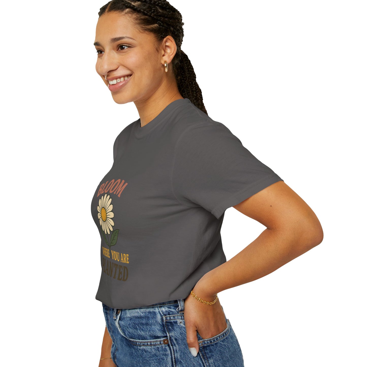 T-Shirt with Vintage Vibes Graphic Print