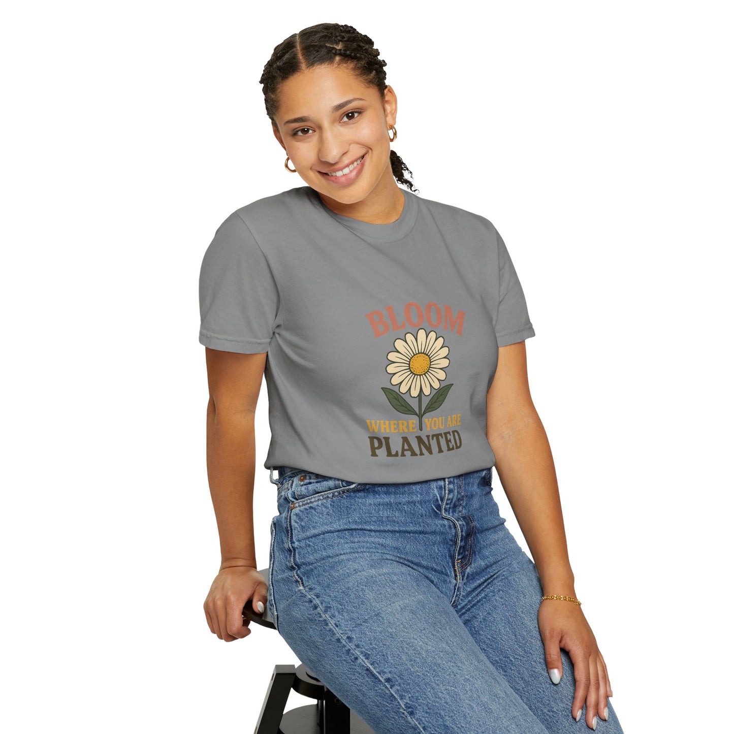 T-Shirt with Vintage Vibes Graphic Print