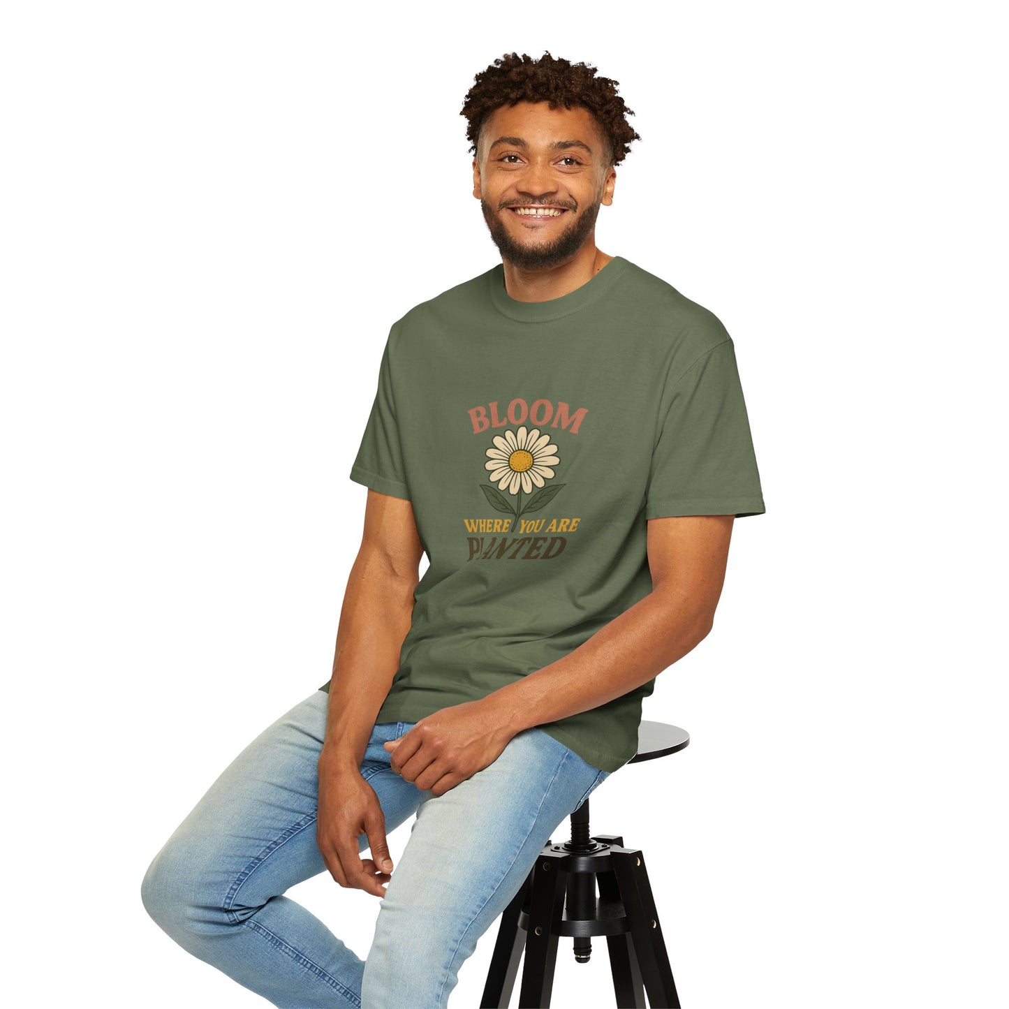 T-Shirt with Vintage Vibes Graphic Print