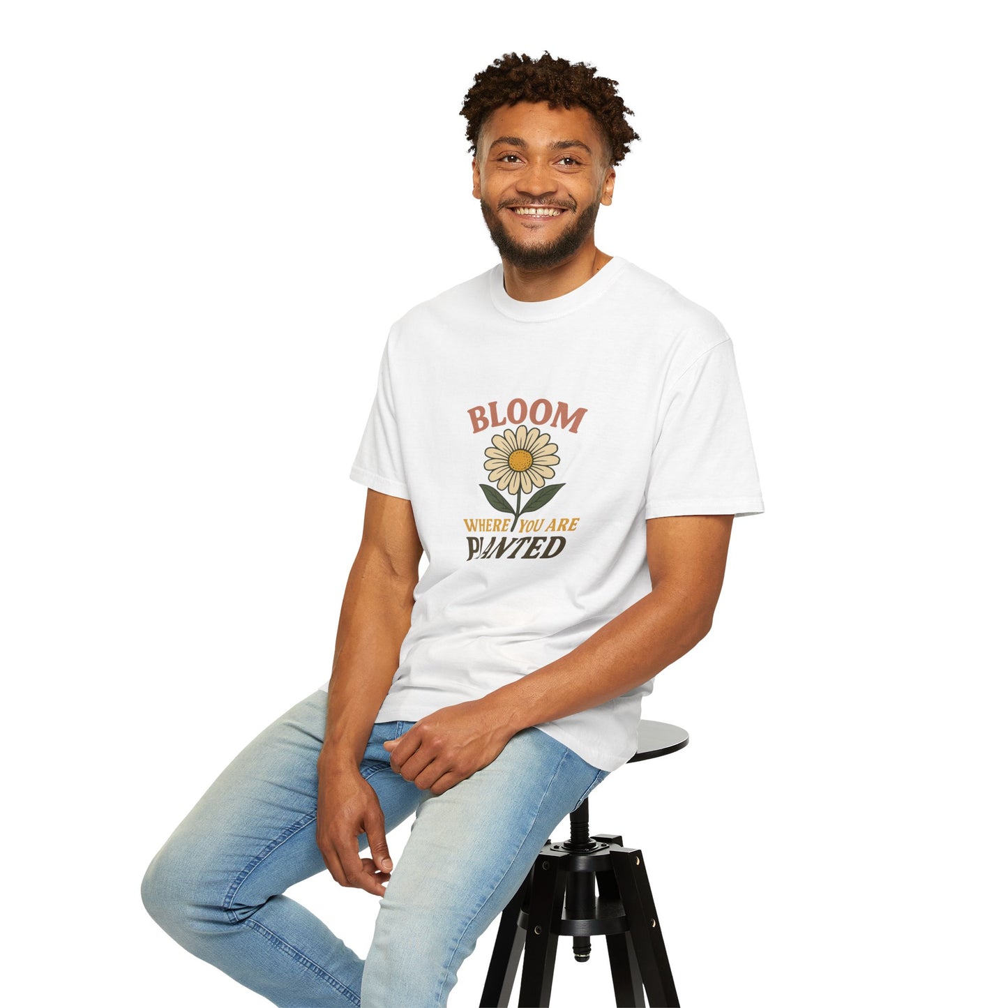 T-Shirt with Vintage Vibes Graphic Print