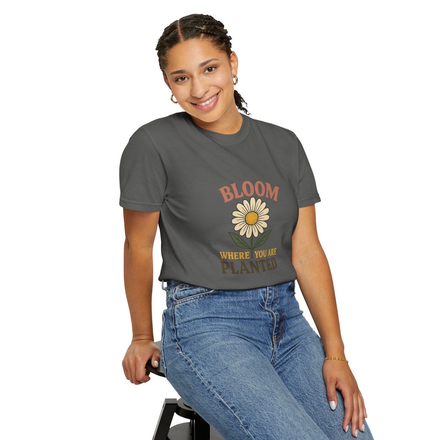 T-Shirt with Vintage Vibes Graphic Print