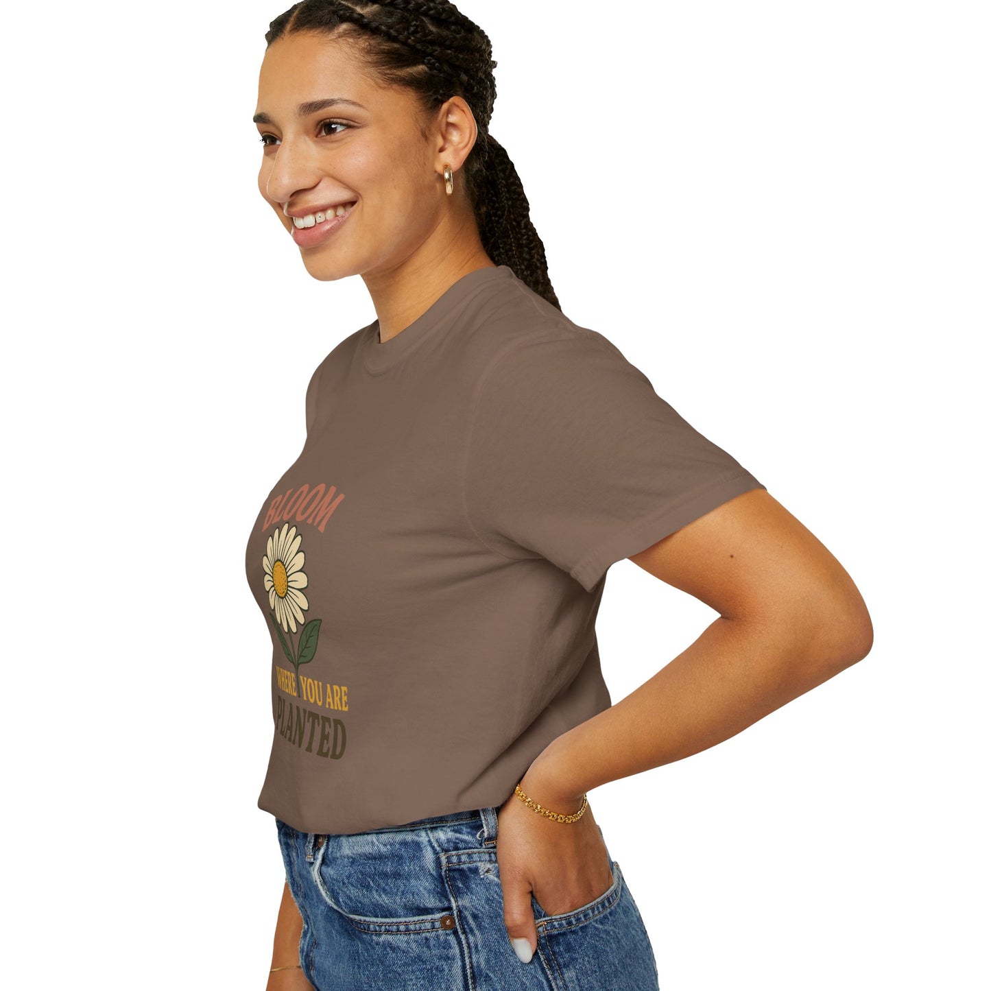 T-Shirt with Vintage Vibes Graphic Print