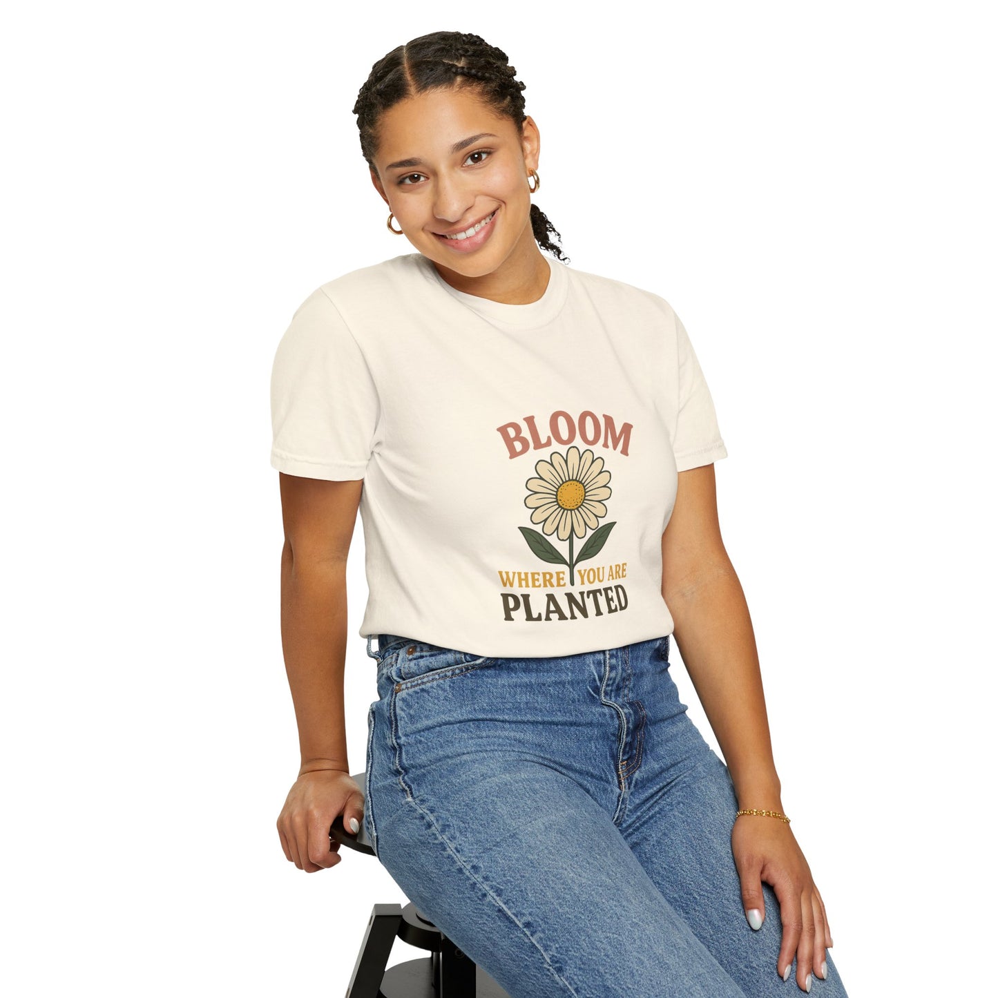 T-Shirt with Vintage Vibes Graphic Print